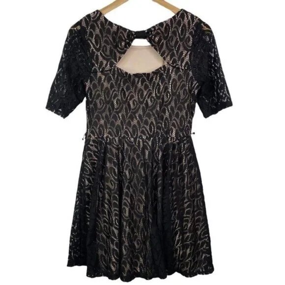 IZ BYER BLACK LACE OVERLAY CREAM POP FIT & FLARE OPEN BACK DRESS SIZE LARGE-EUC - Picture 2 of 7